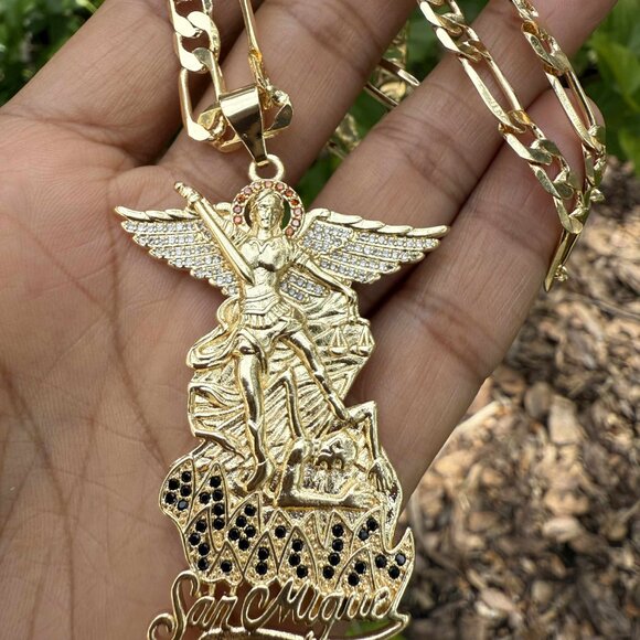 San Miguel St Michael Archangel Bling Crystal Pendant Figaro Link 18 Inch 4mm - Picture 3 of 4